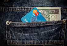 Płatność w Ryanair i WizzAir za rezerwację lotu